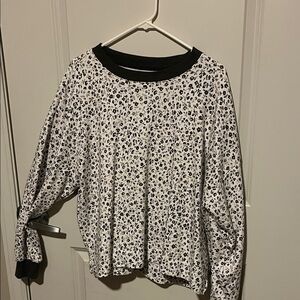 Lou & Grey Floral Light Sweatshirt
